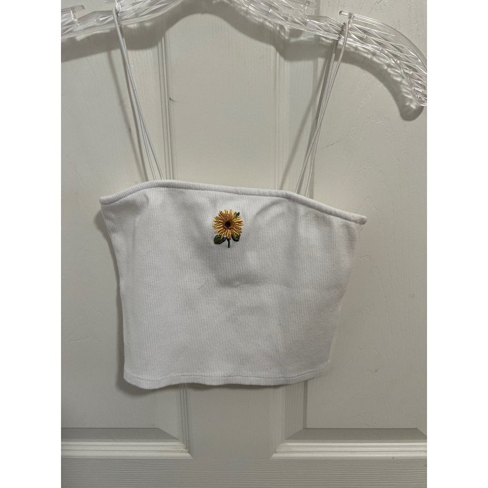 Forever 21 Spaghetti strap cropped top with sunflower woman’s size small